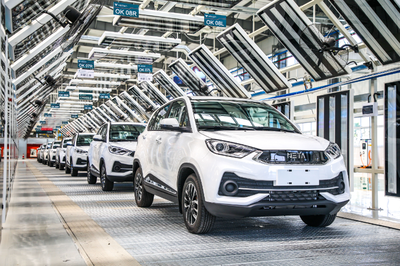 合眾新能源哪吒N01正式下線，開啟新能源出行租賃新篇章